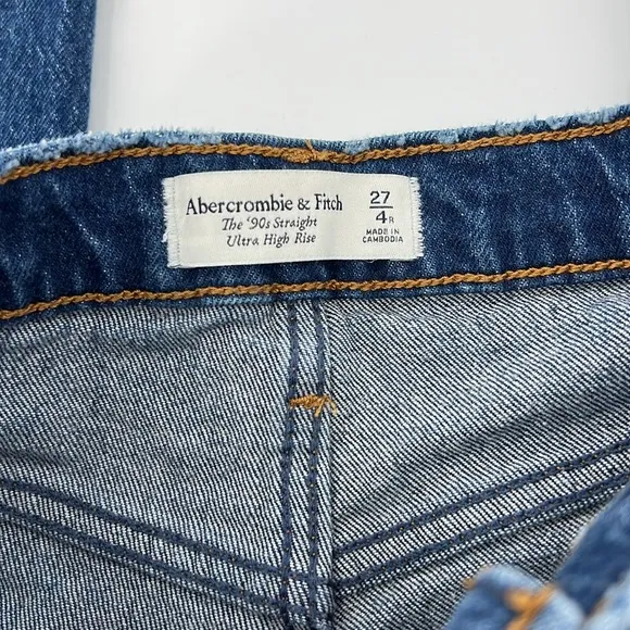 Abercrombie &amp; Fitch Ultra High Rise 90s Straight Jean 27