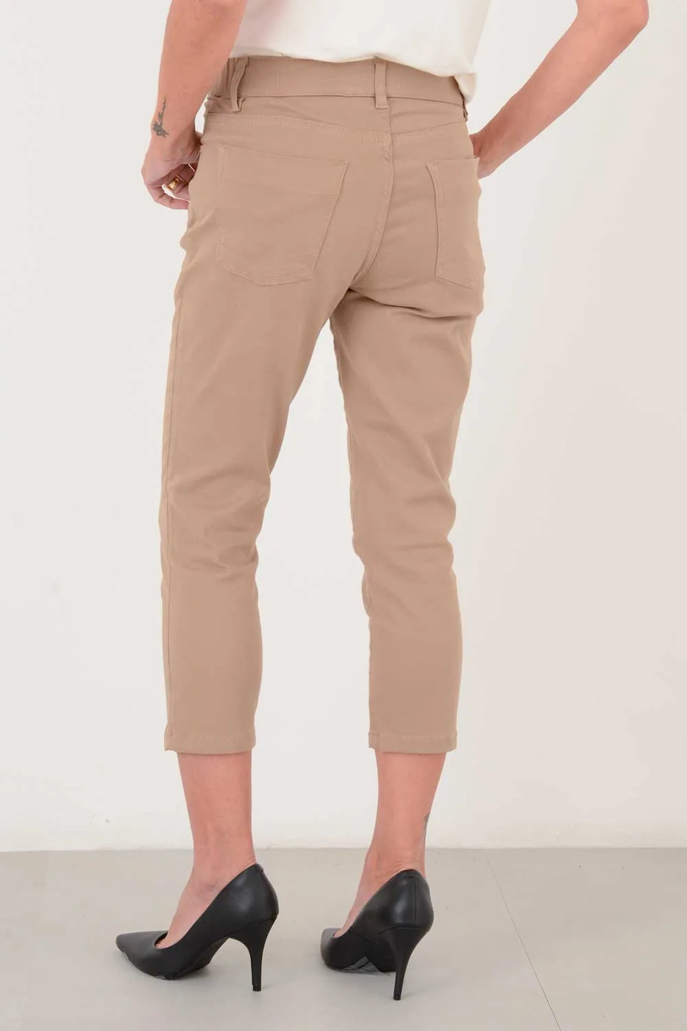 Calça Sarja Capri Elastano Bege