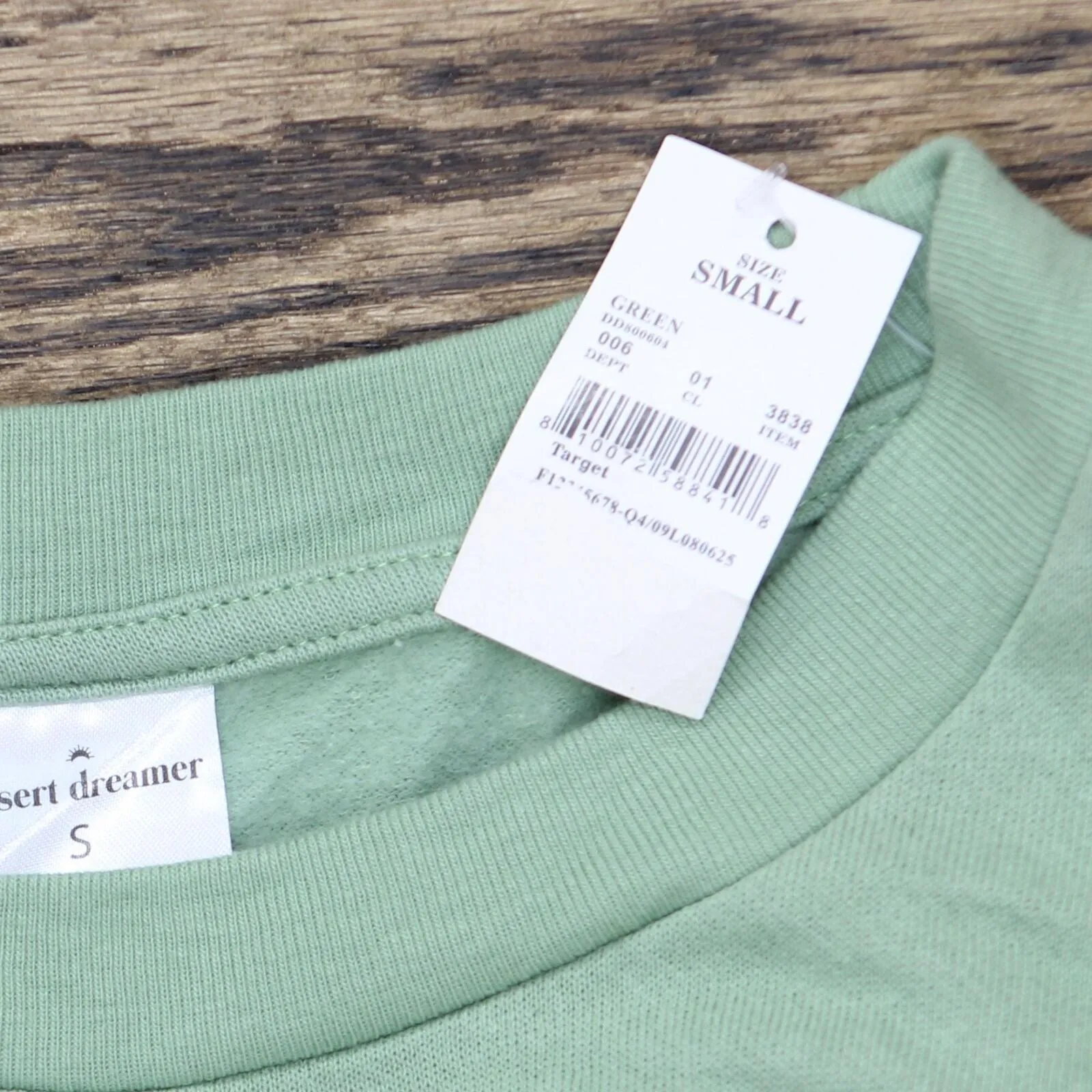 Desert Dreamer Women's Be Kind To Nature Graphic Sweatshirt Green S