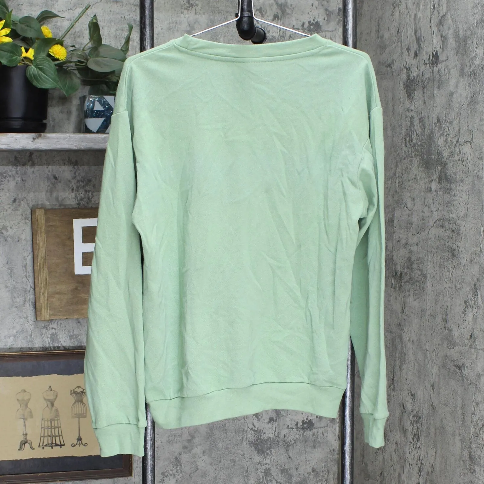 Desert Dreamer Women's Be Kind To Nature Graphic Sweatshirt Green S