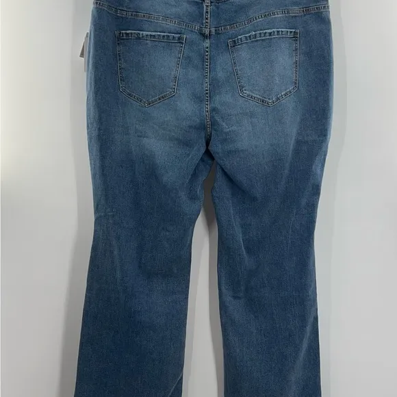 Eloquii NWT Naomi Flare Leg Jean Medium Wash Distressed size 24