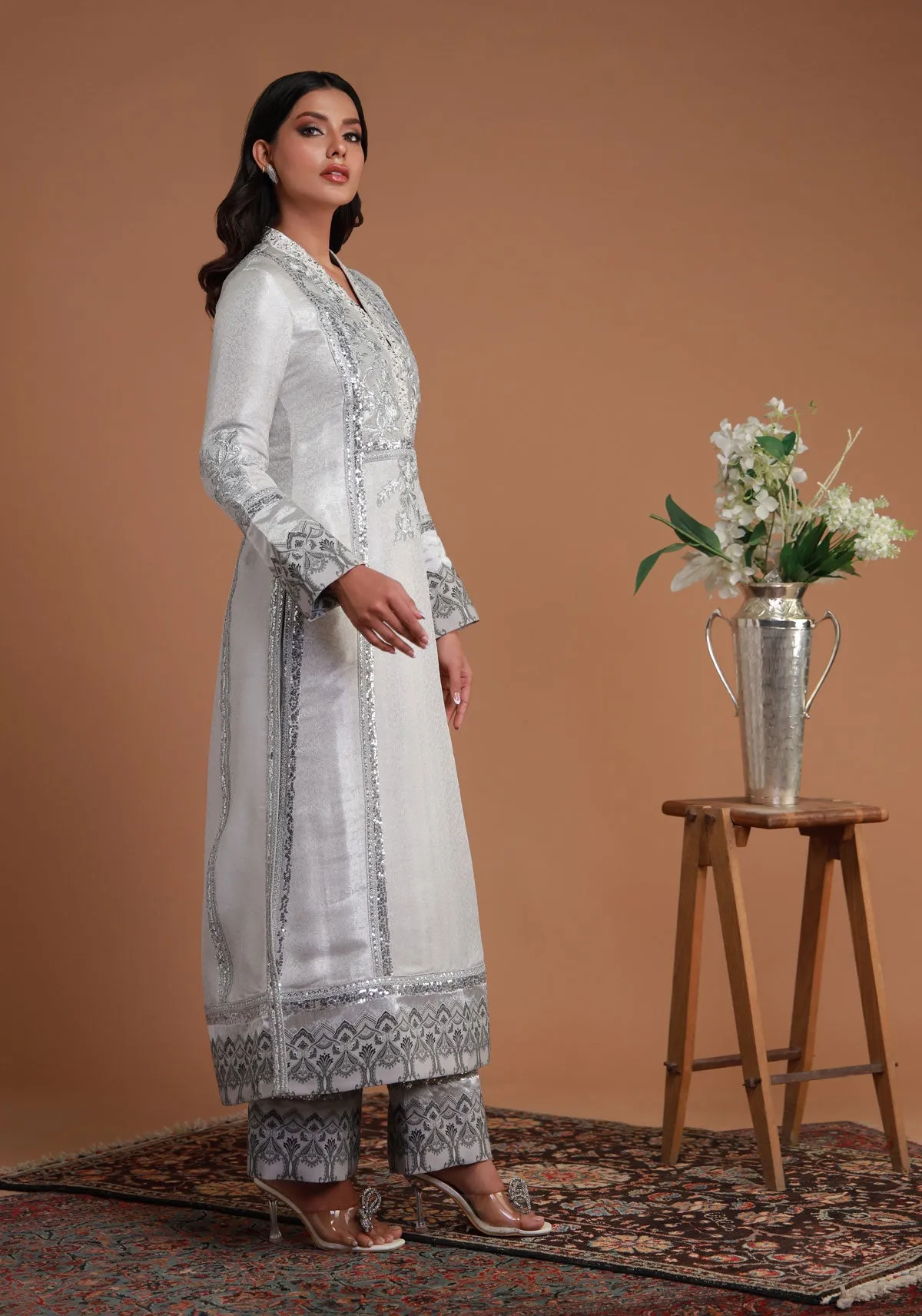 Embroidered Traditional Silver-Toned Kameez