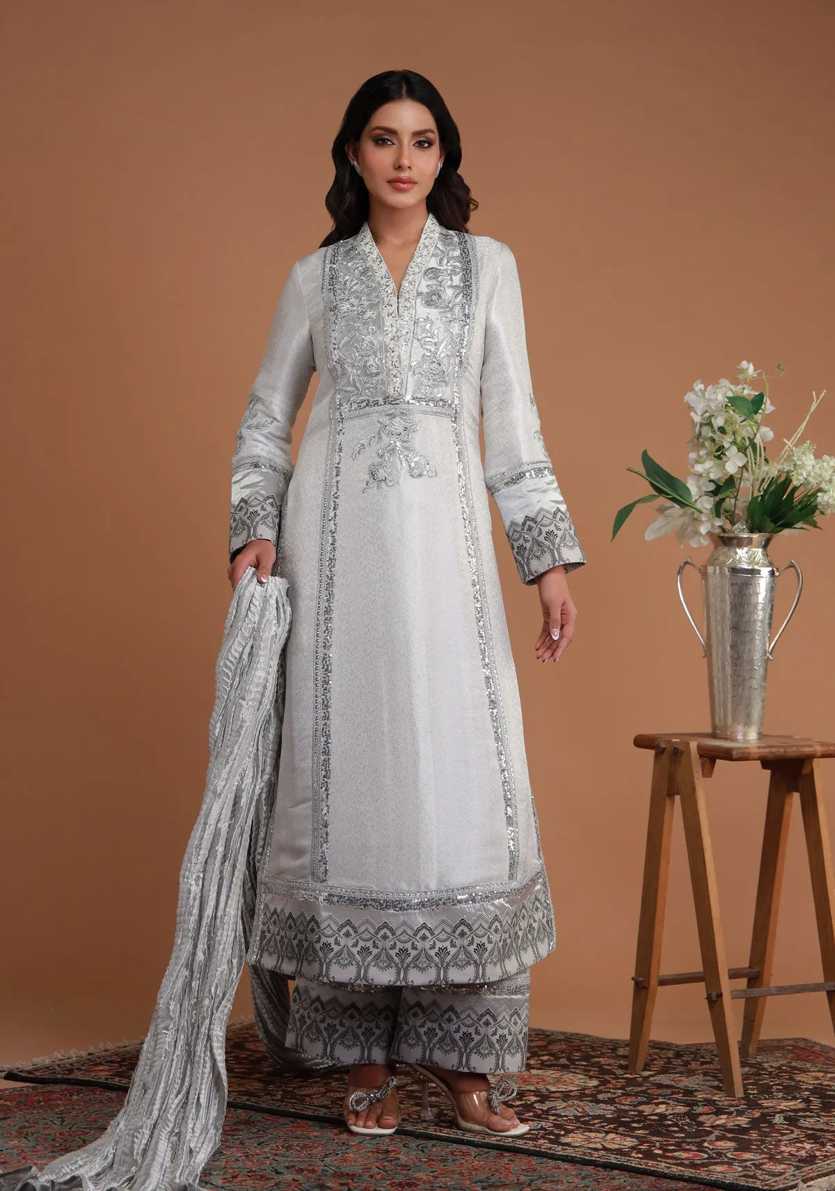 Embroidered Traditional Silver-Toned Kameez