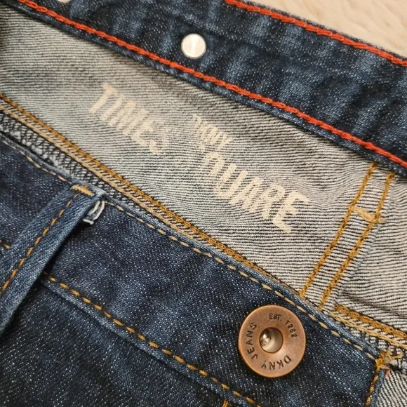 EUC DKNY Time Square Low Rise Straight Leg Dark Wash Women's Jeans - Size 28S