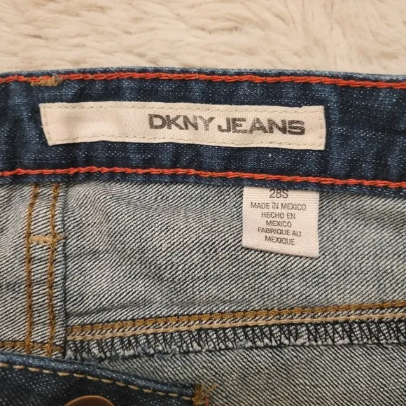 EUC DKNY Time Square Low Rise Straight Leg Dark Wash Women's Jeans - Size 28S