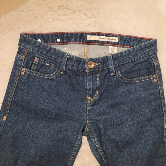 EUC DKNY Time Square Low Rise Straight Leg Dark Wash Women's Jeans - Size 28S
