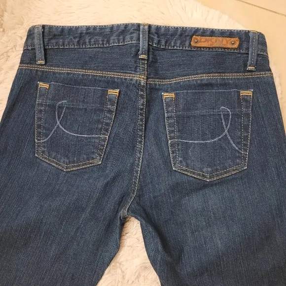 EUC DKNY Time Square Low Rise Straight Leg Dark Wash Women's Jeans - Size 28S
