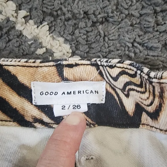Good American Good Classic Natural Swirl Jeans. Size
