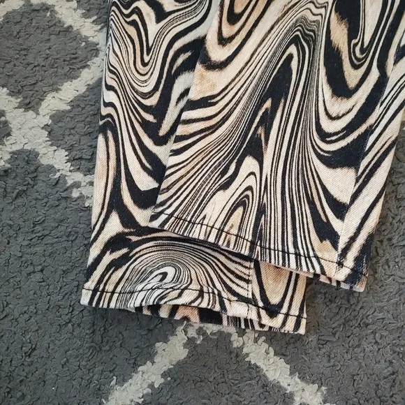 Good American Good Classic Natural Swirl Jeans. Size