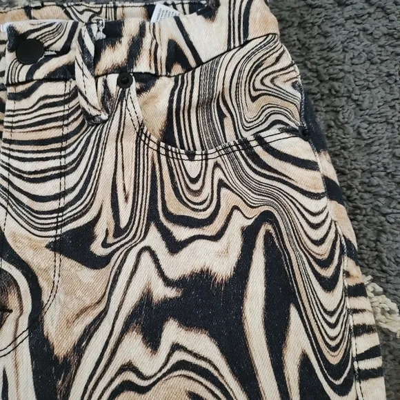 Good American Good Classic Natural Swirl Jeans. Size