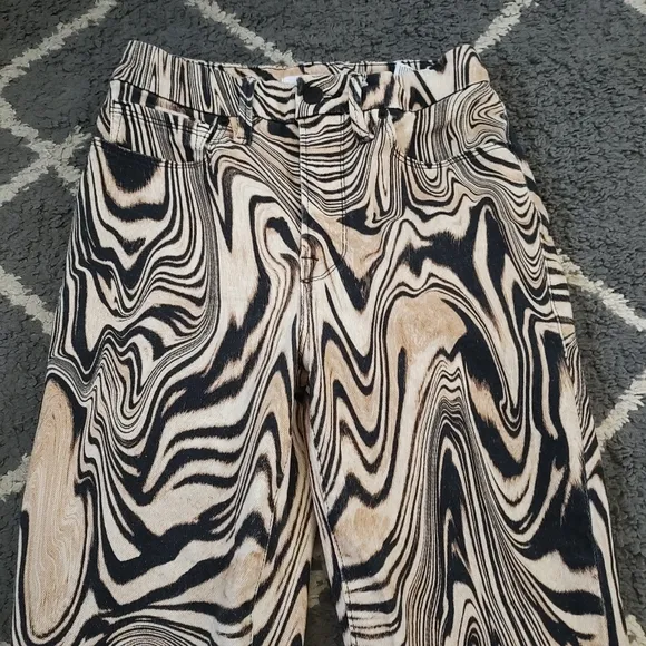 Good American Good Classic Natural Swirl Jeans. Size