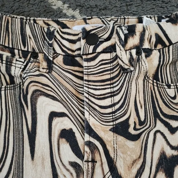 Good American Good Classic Natural Swirl Jeans. Size