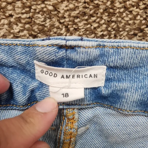 Good American Good Legs Crop Jeans Size 18
