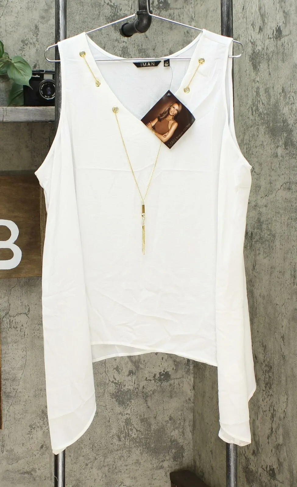IMAN Women's Plus Size City Chic Sleeveless Necklace Top