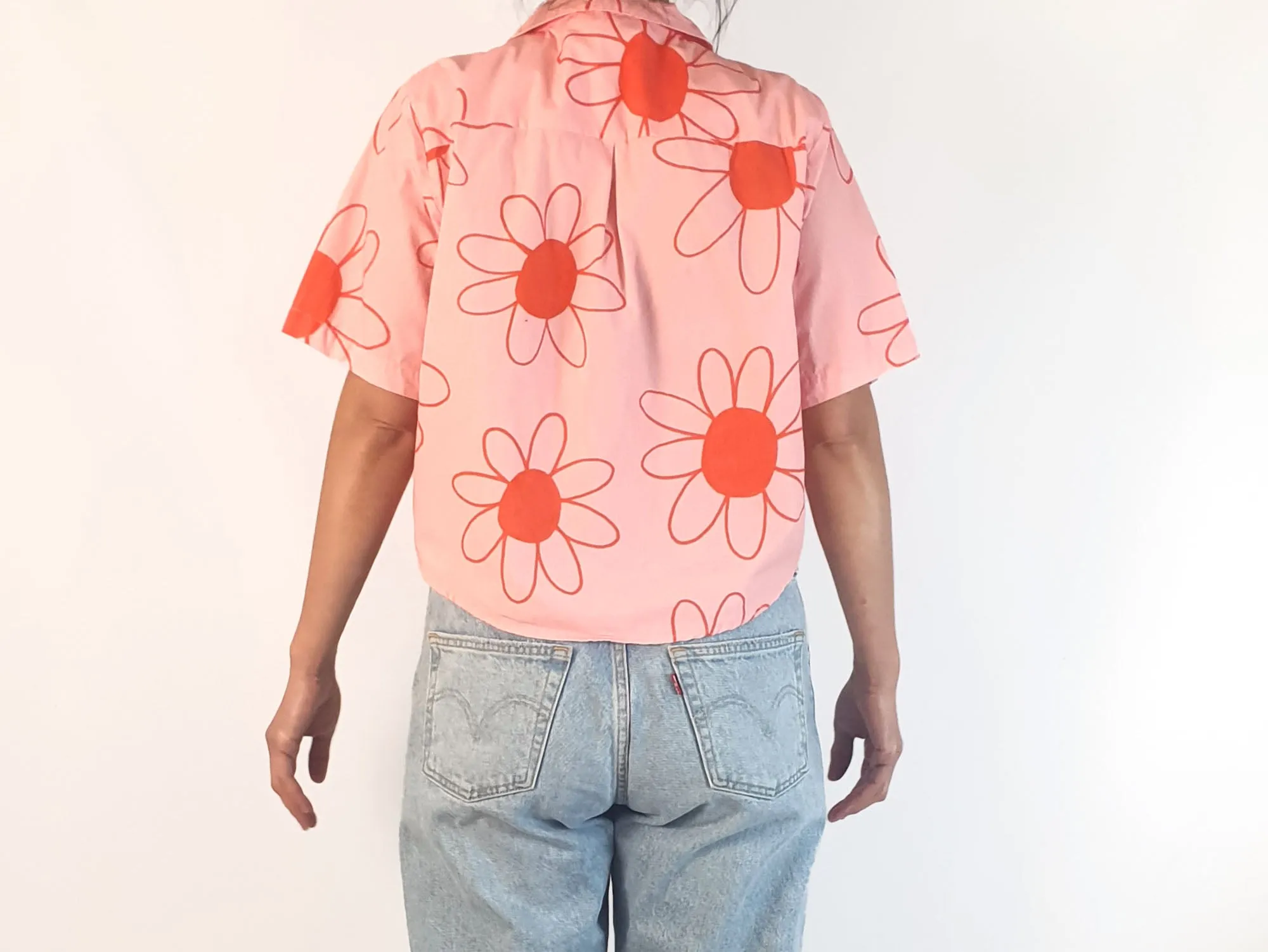 Jericho Road pink flower print shirt size 12, best fits 10