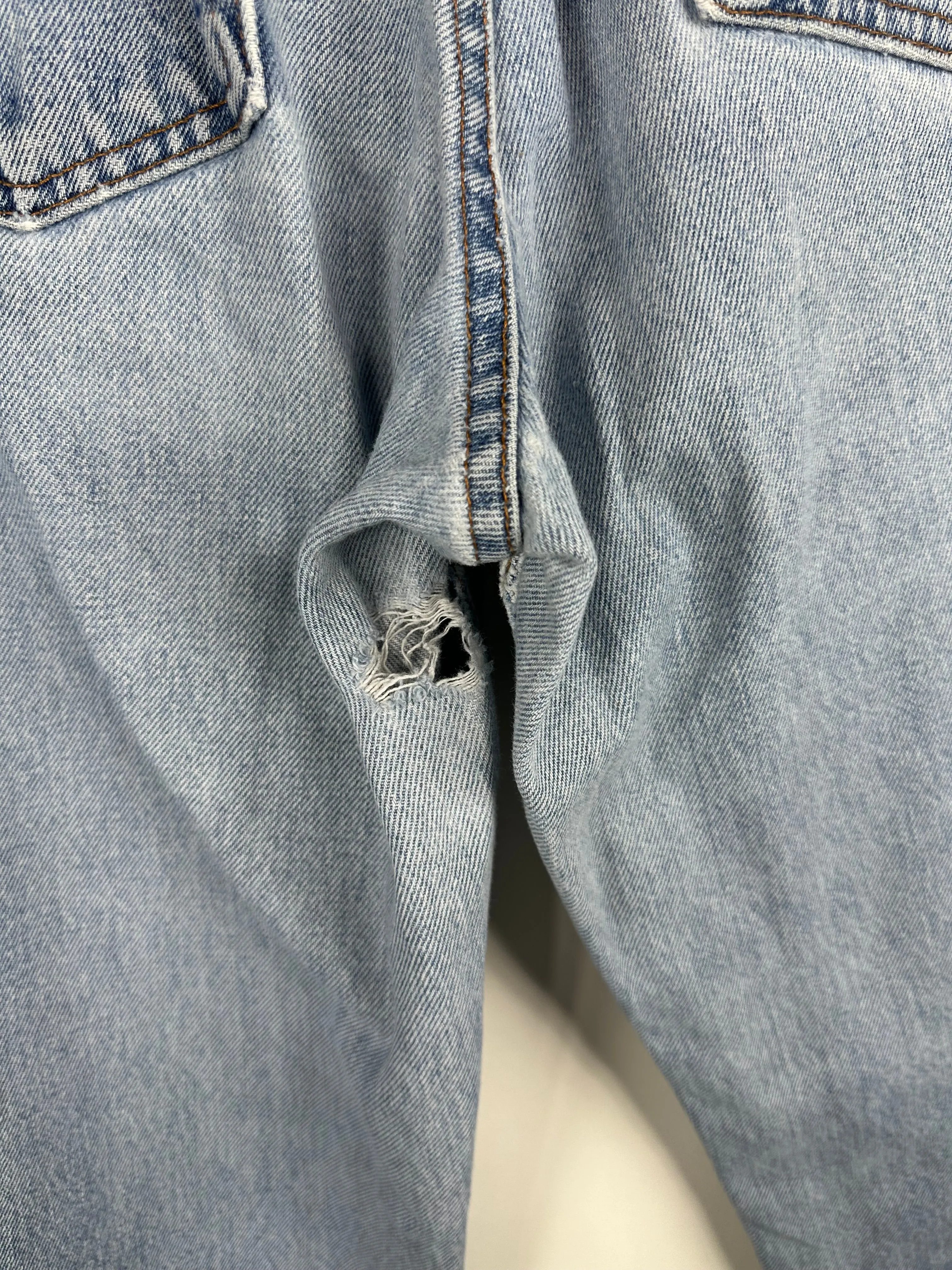 LEVI'S 550 TAPERED FIT - (HH 14) X (LENGTH 44.5)