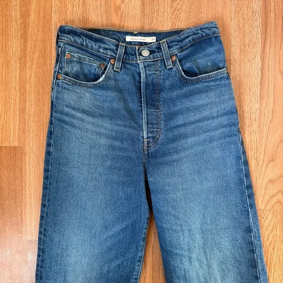 LEVI’S Premium Ribcage Straight High Rise Button Fly Cropped Jeans 27