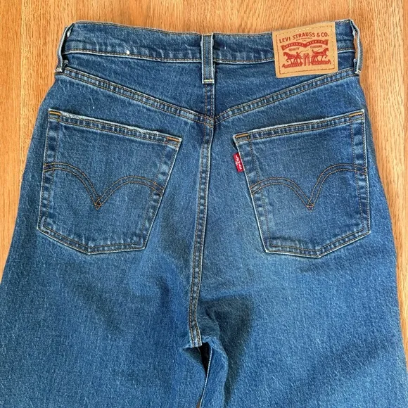 LEVI’S Premium Ribcage Straight High Rise Button Fly Cropped Jeans 27
