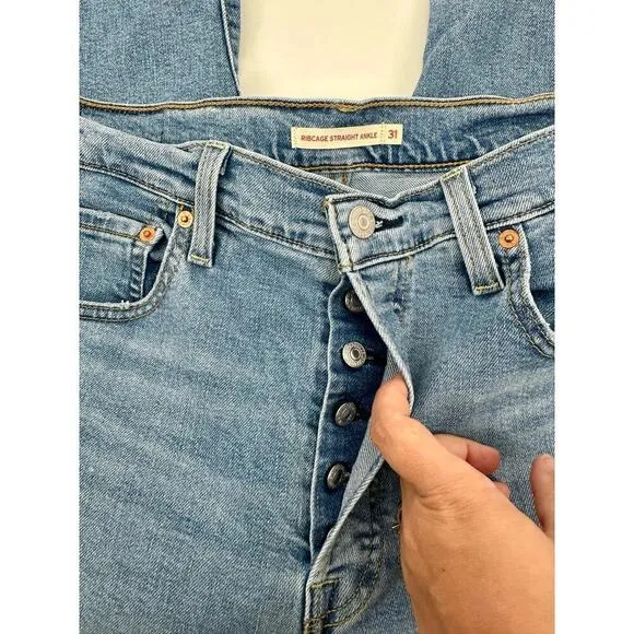 Levi’s ribcage straight ankle jeans size 31