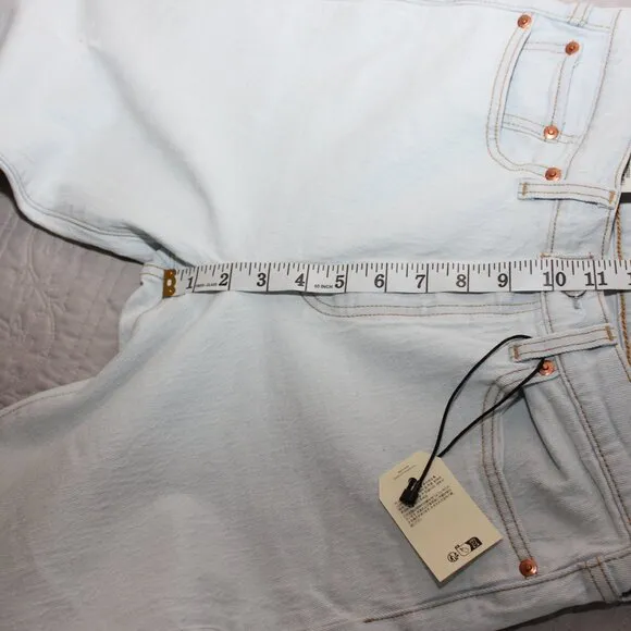 Levi's Womens Premium Wedgie Straight Jeans Size 29x28 Light Wash NWT