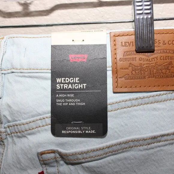 Levi's Womens Premium Wedgie Straight Jeans Size 29x28 Light Wash NWT