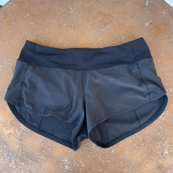 Lululemon hotty hot black shorts sz 6