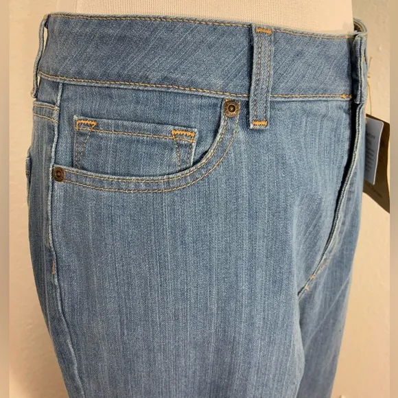 NWT L.L. Bean Women’s Classic Fit Blue Jeans