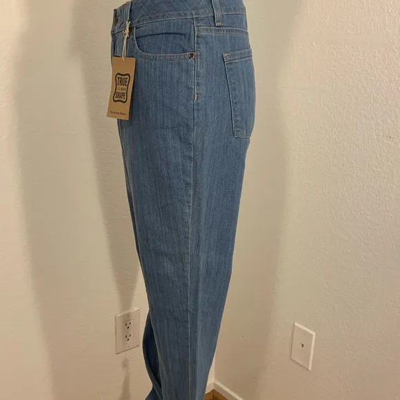 NWT L.L. Bean Women’s Classic Fit Blue Jeans