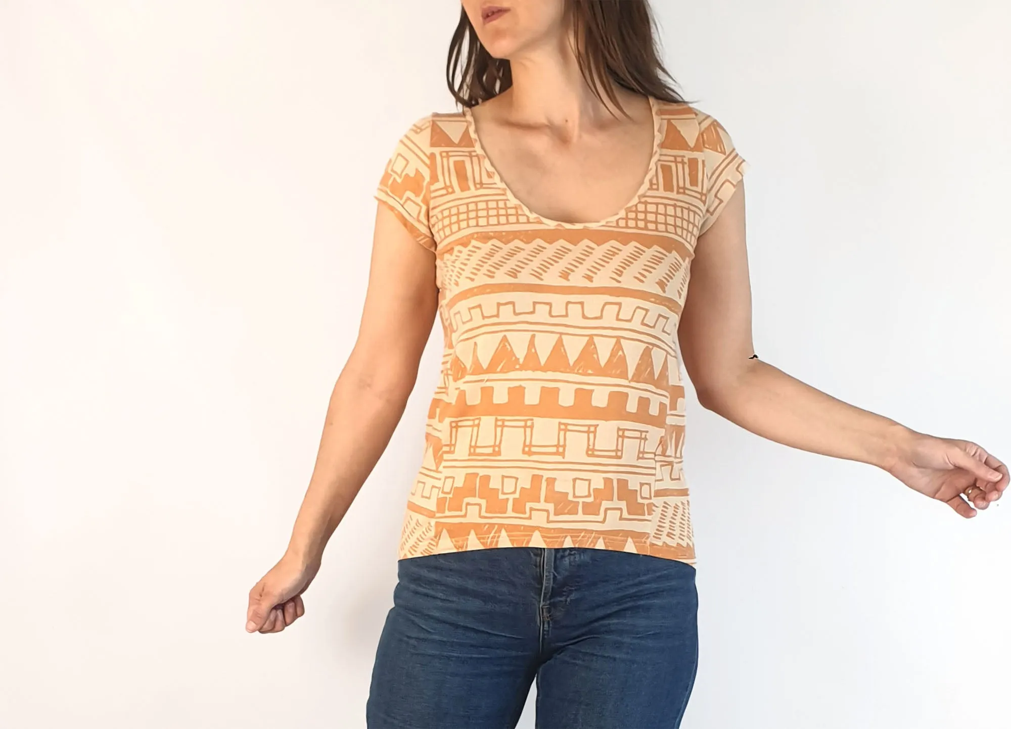 Obus orange unique print scoop neck top size 0, best fits 6 and 8