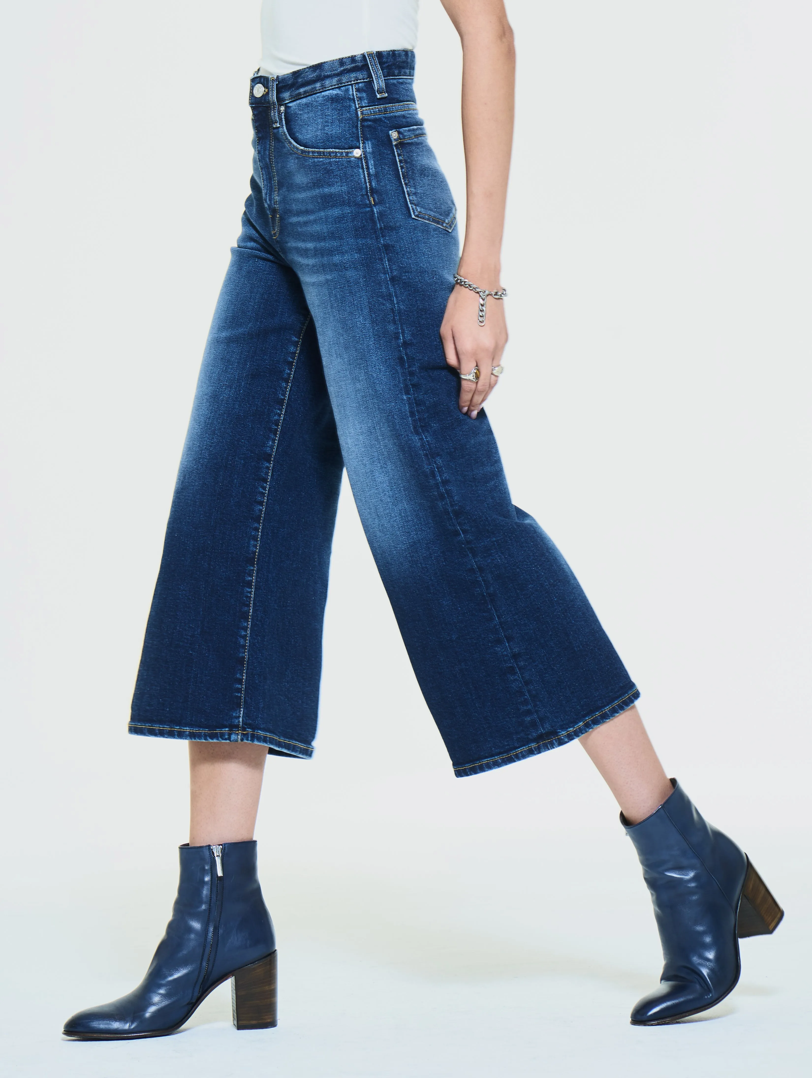 PATTI WIDE FLARED JEANS IN CLASSIC INDIGO - Woman
