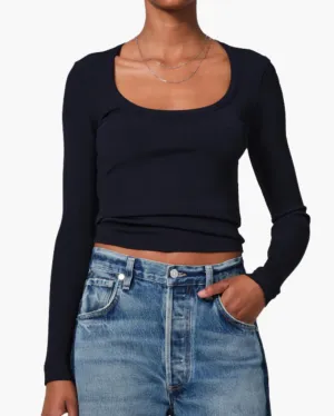 RUMI SCOOP NECK IN NAVY