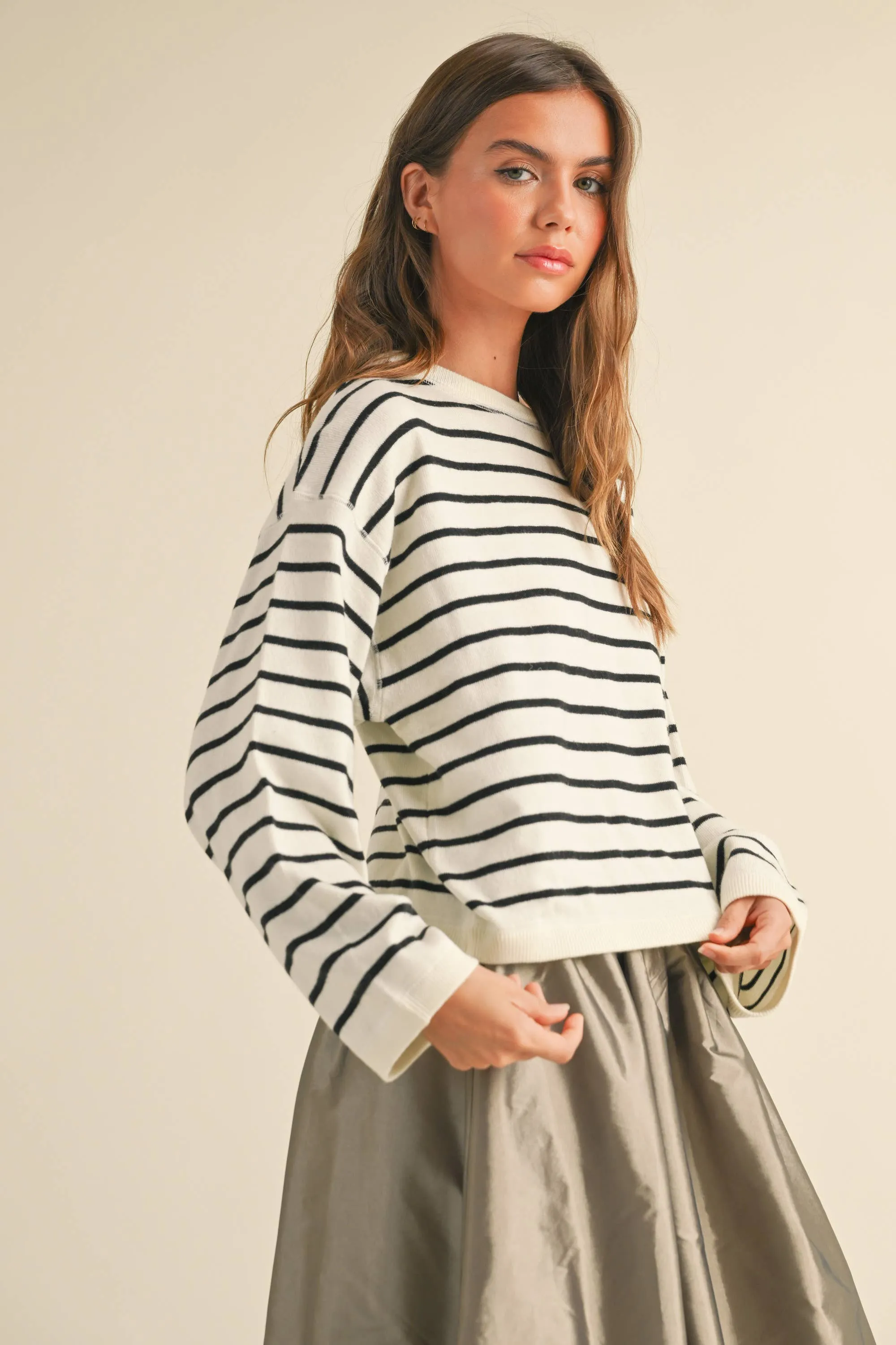 STRIPED PATTERN SOFE KNITTED TOP