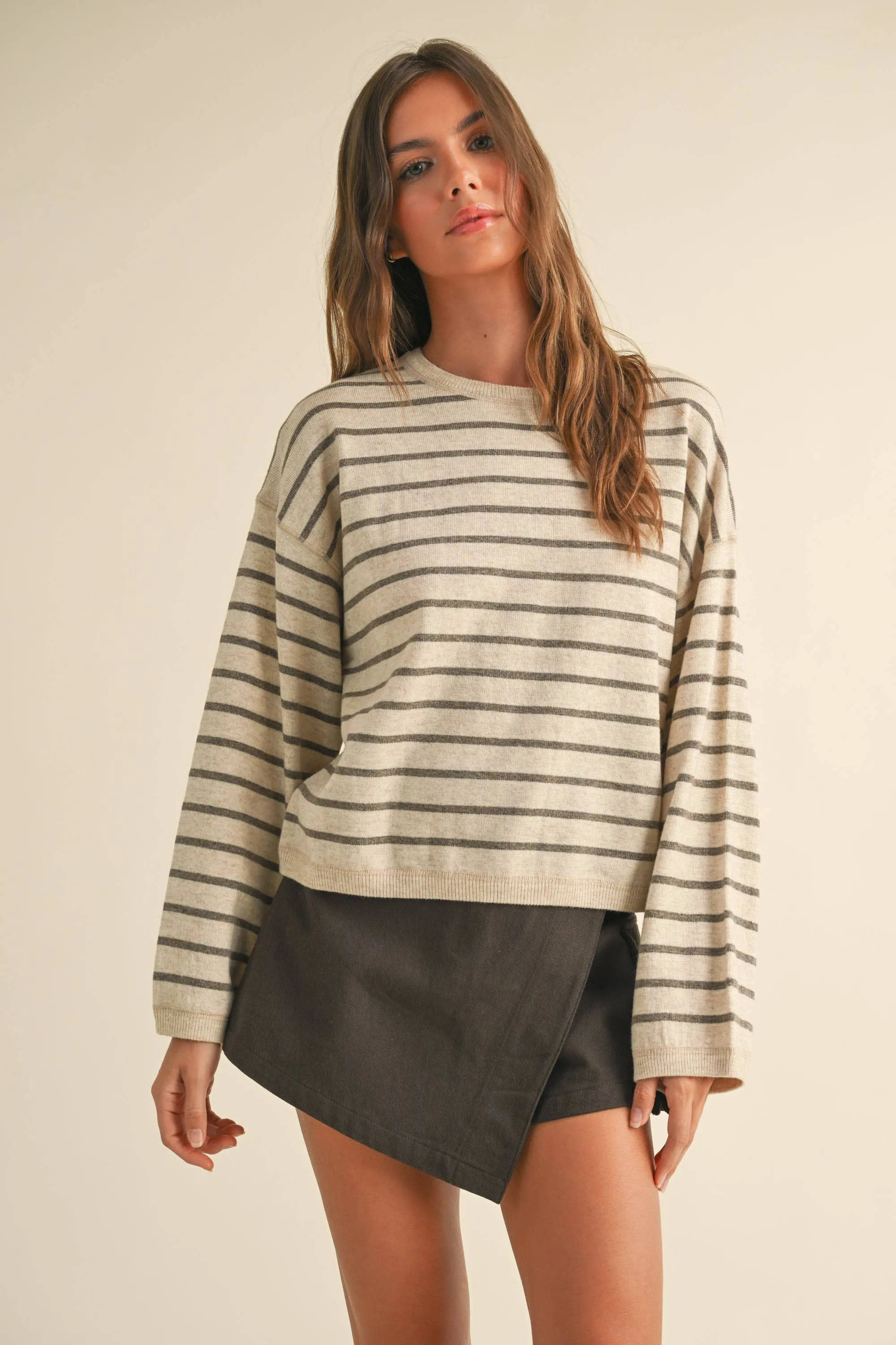 STRIPED PATTERN SOFE KNITTED TOP