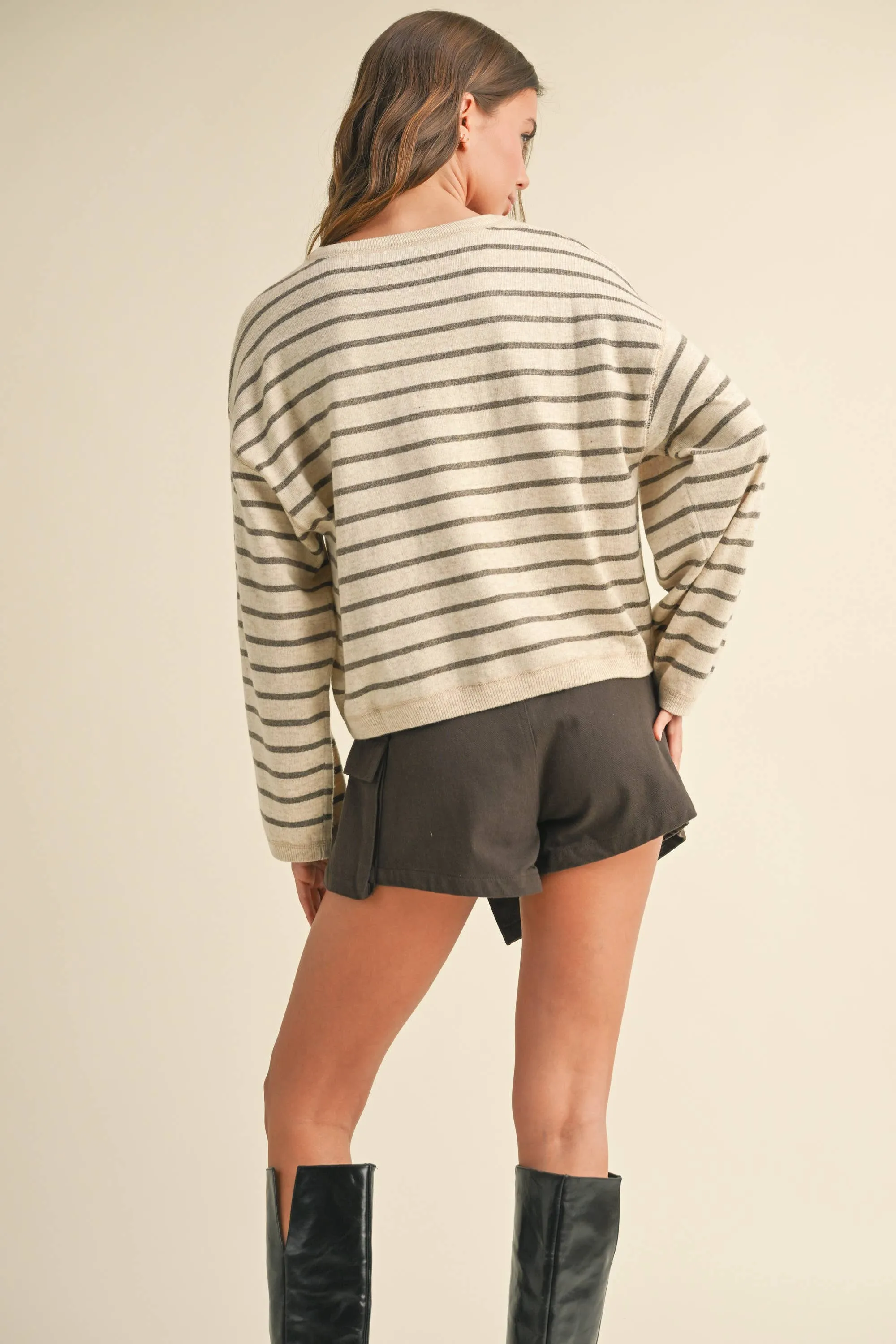 STRIPED PATTERN SOFE KNITTED TOP