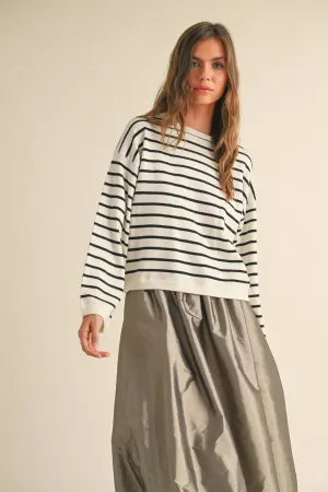 STRIPED PATTERN SOFE KNITTED TOP