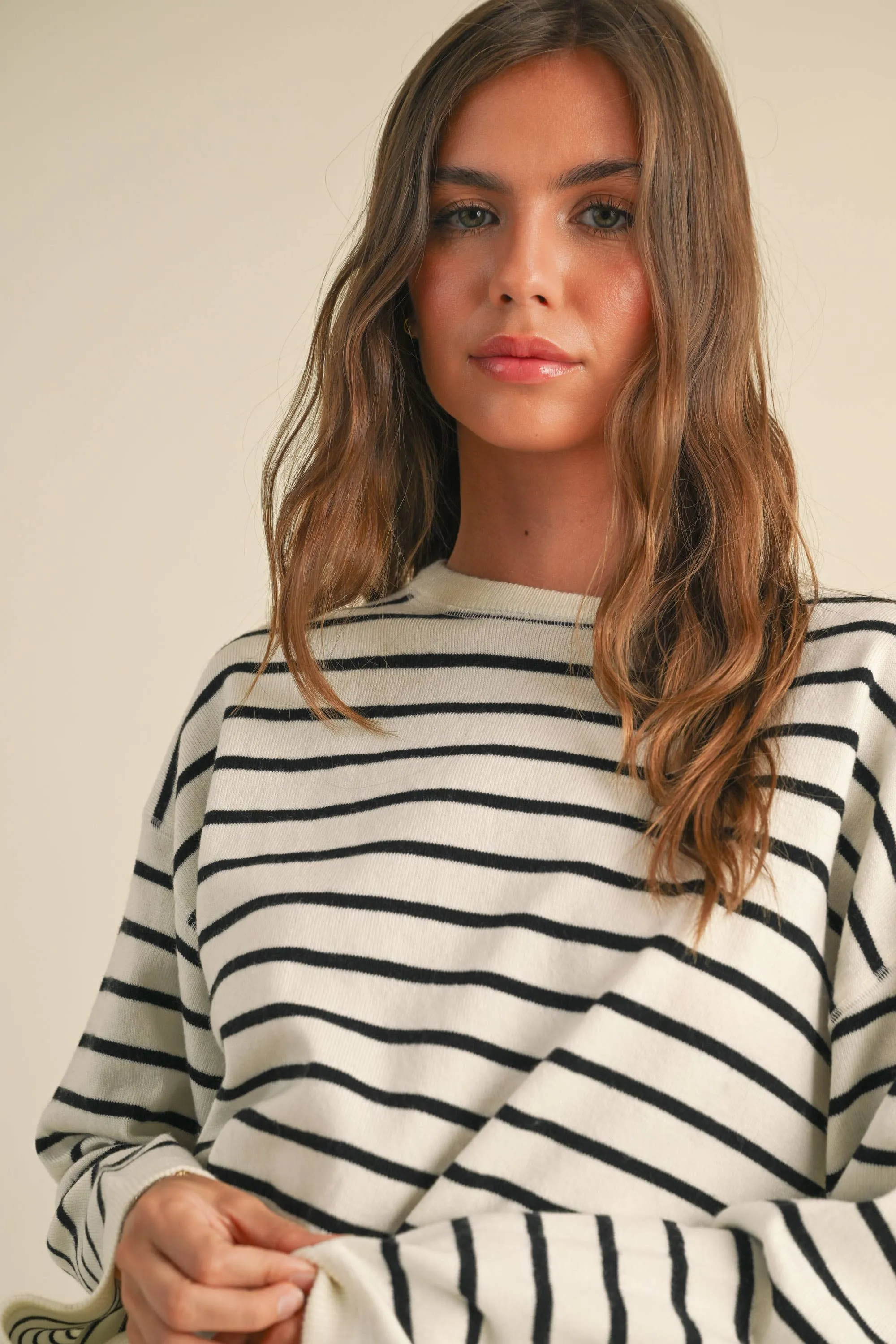 STRIPED PATTERN SOFE KNITTED TOP
