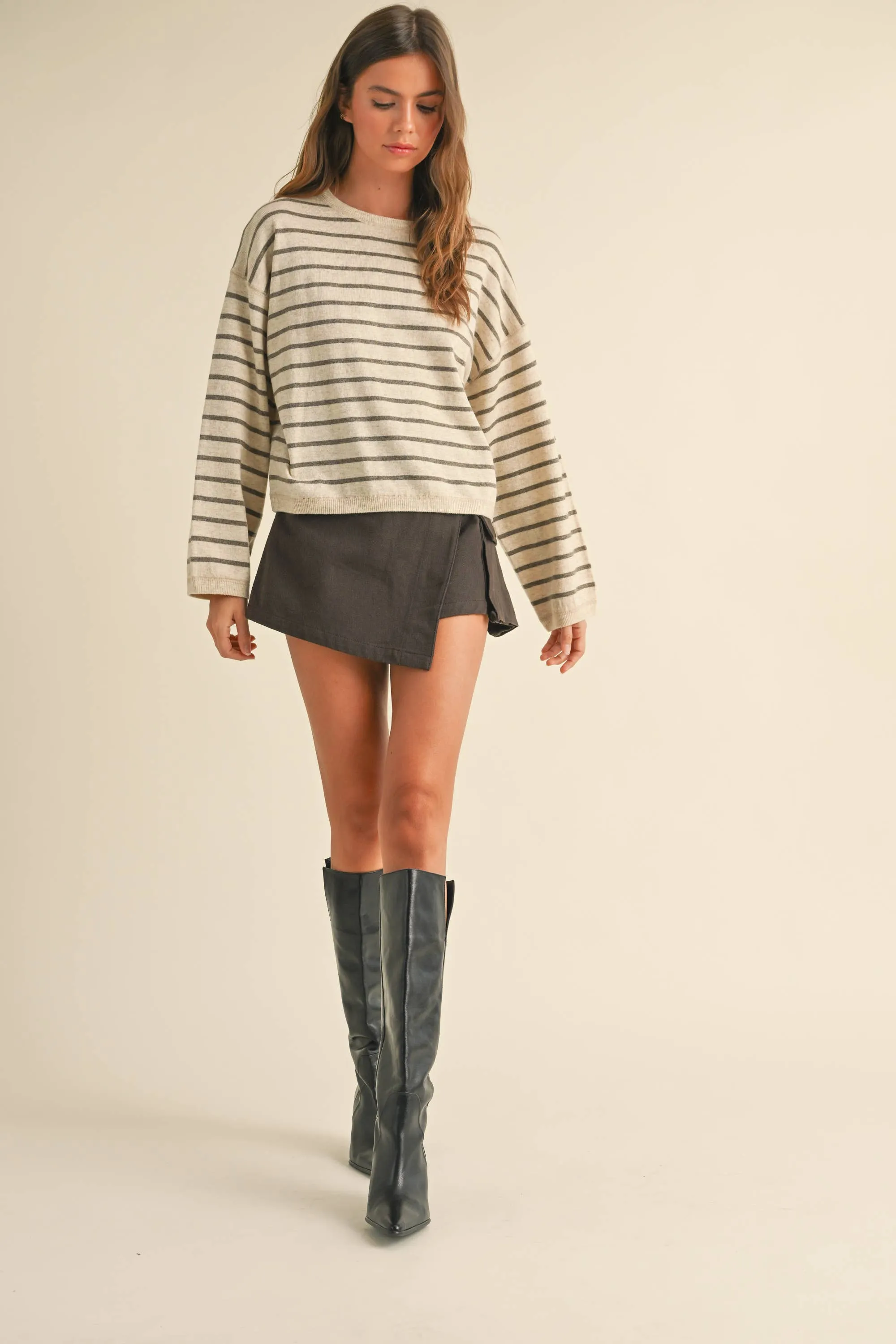 STRIPED PATTERN SOFE KNITTED TOP
