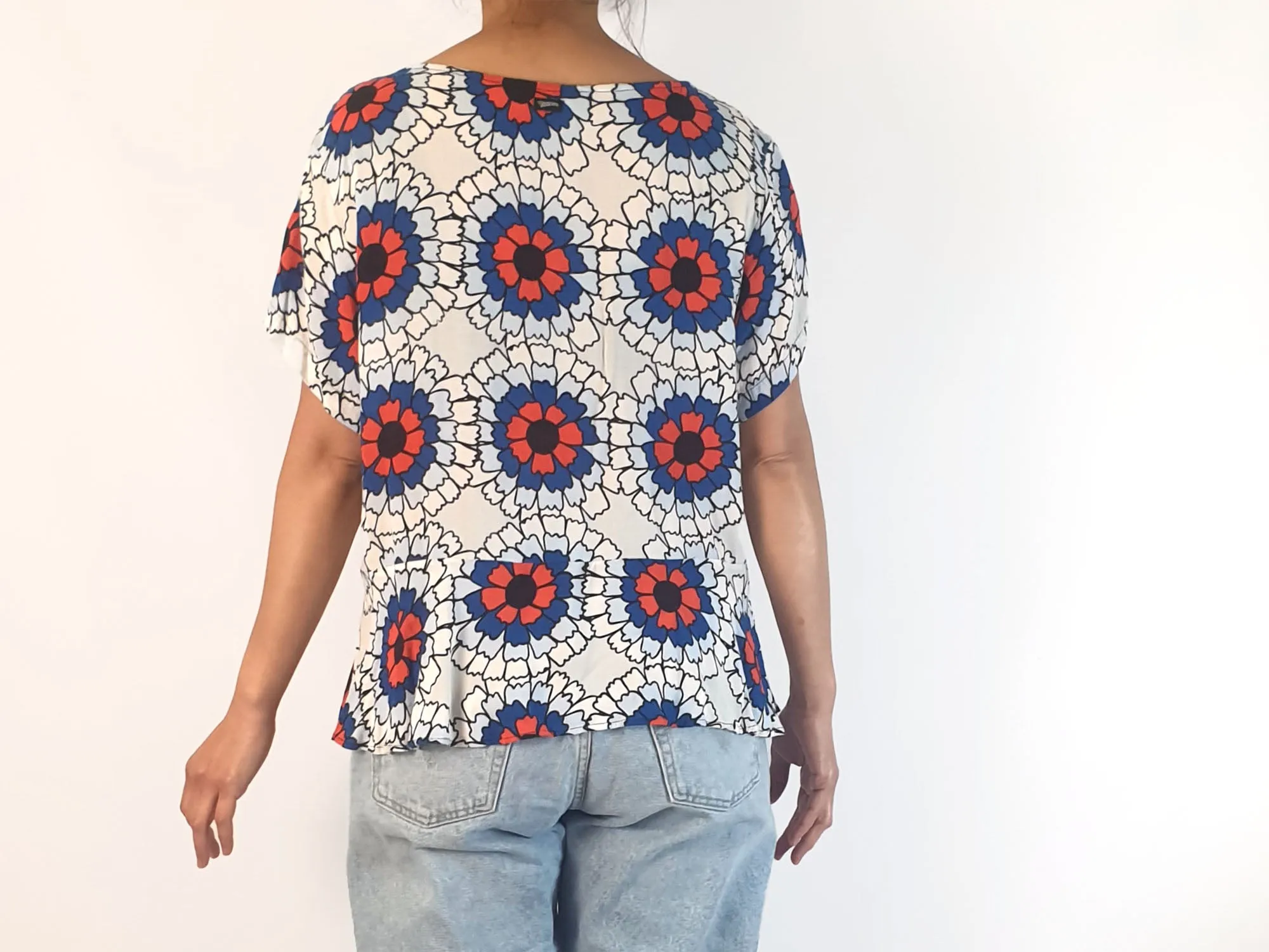 Totem fun and colourful top size 10