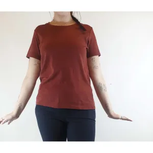 Uniqlo deep red tee shirt size L (best fits 12-14)
