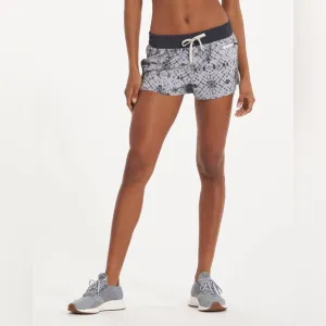 Vuori Clementine Shorts in Gray Shibori Print Size Large