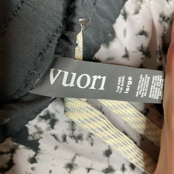 Vuori Clementine Shorts in Gray Shibori Print Size Large